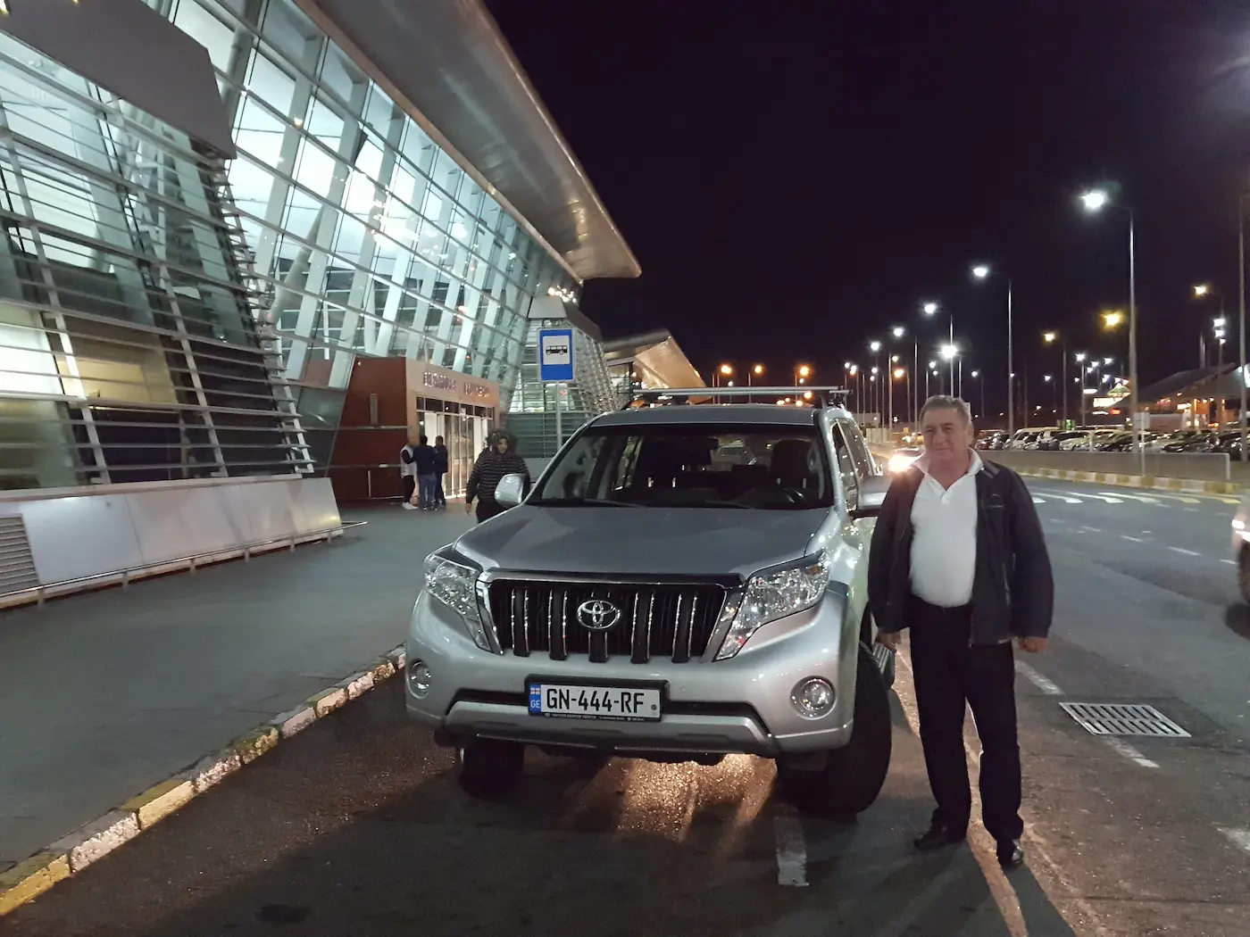 Privater Transfer Kutaisi nach Tiflis Fahrer Flughafen