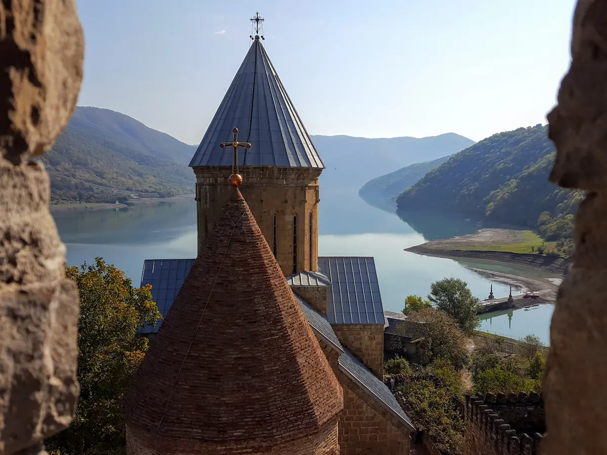 Festung Ananuri am Zhinvali-Stausee