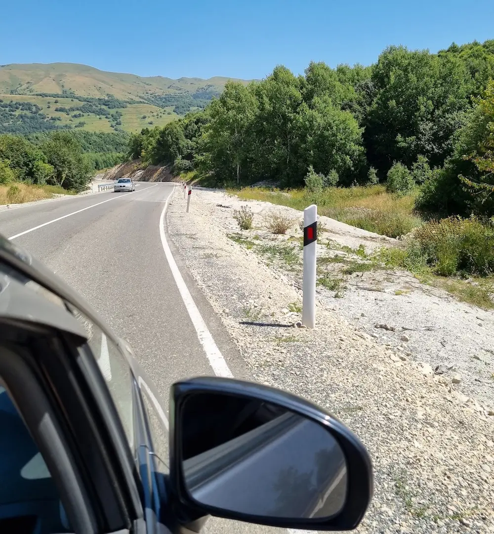 Fahren in Kutaisi Verkehr Straße Georgien