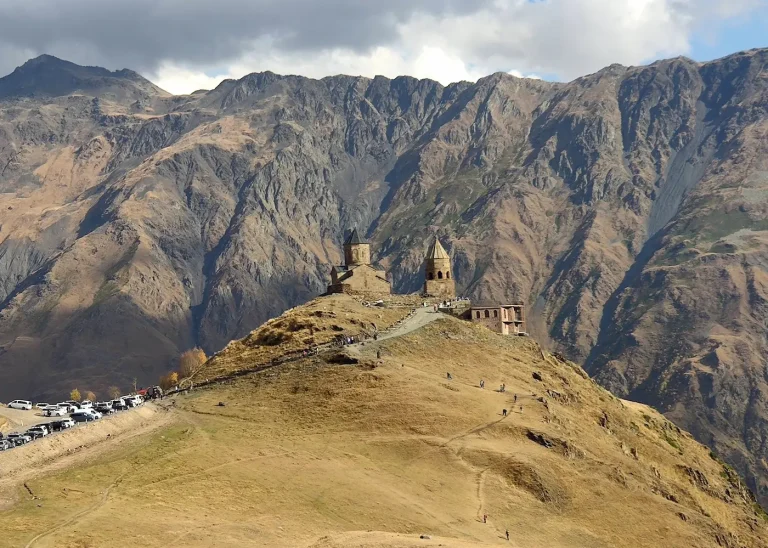 Gergeti-Dreifaltigkeitskirche mit Kazbek
