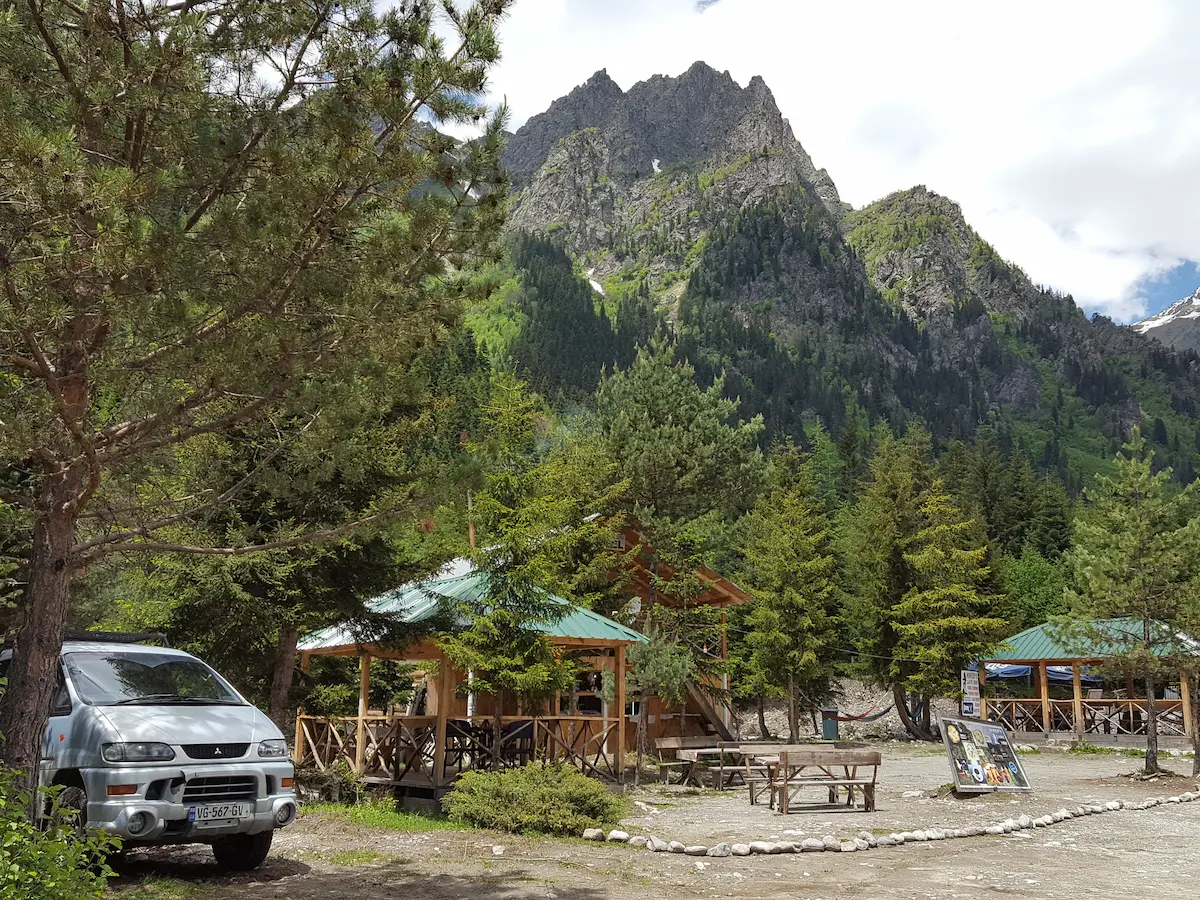 Start des Shdugra-Treks bei Mazeri