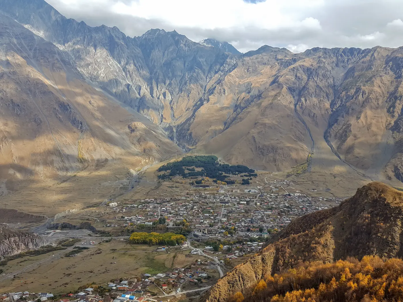 Kazbegi im Oktober
