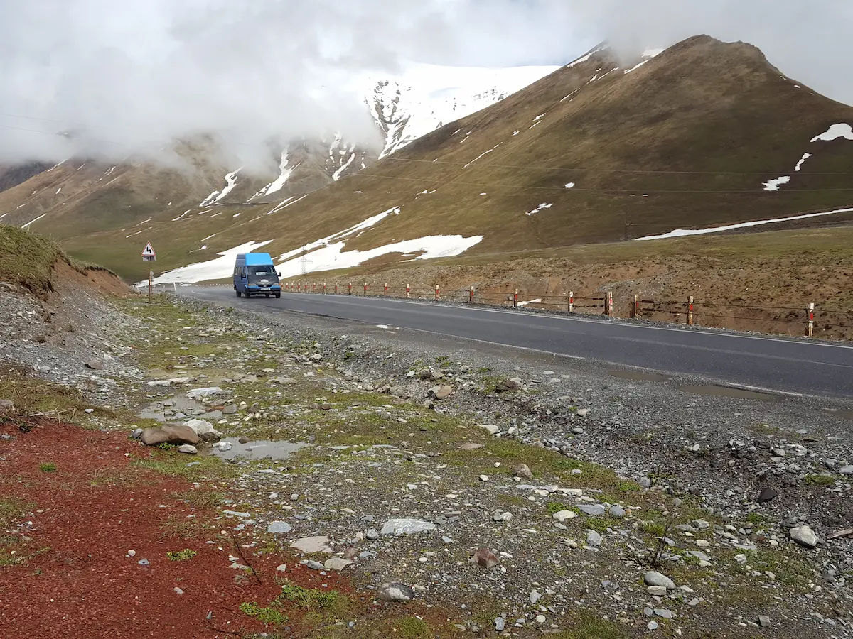 Kreuzpass auf der Georgischen Heerstraße