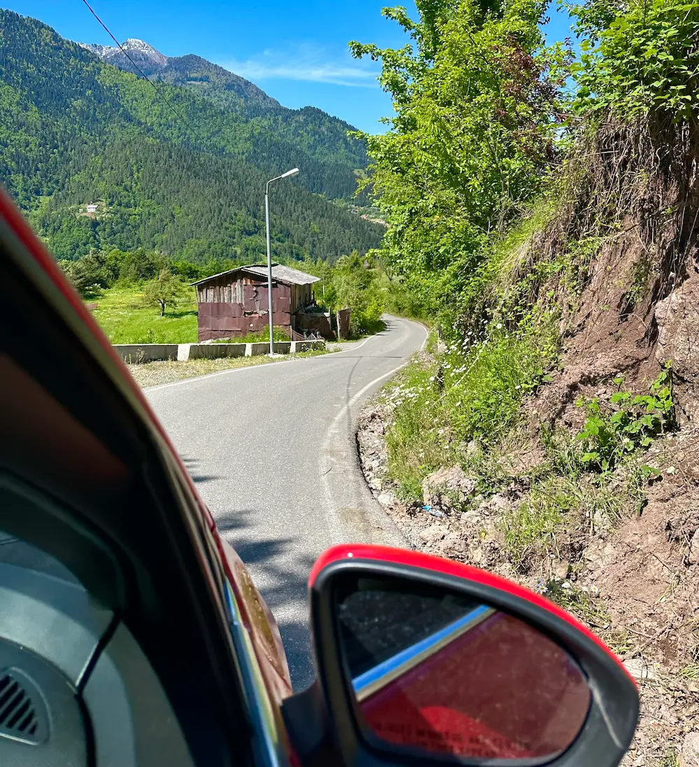 Mit dem Mietwagen durch Adscharien