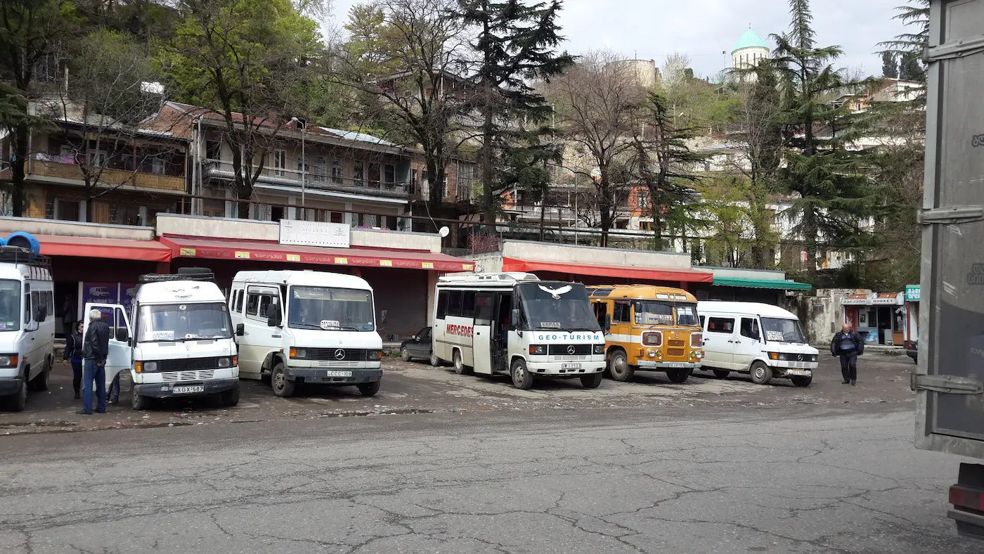 Parken in Kutaisi Straße Wohngebiet Georgien