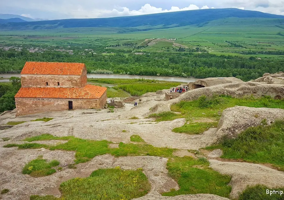 Blick über das Kura-Tal bei Uplistsikhe