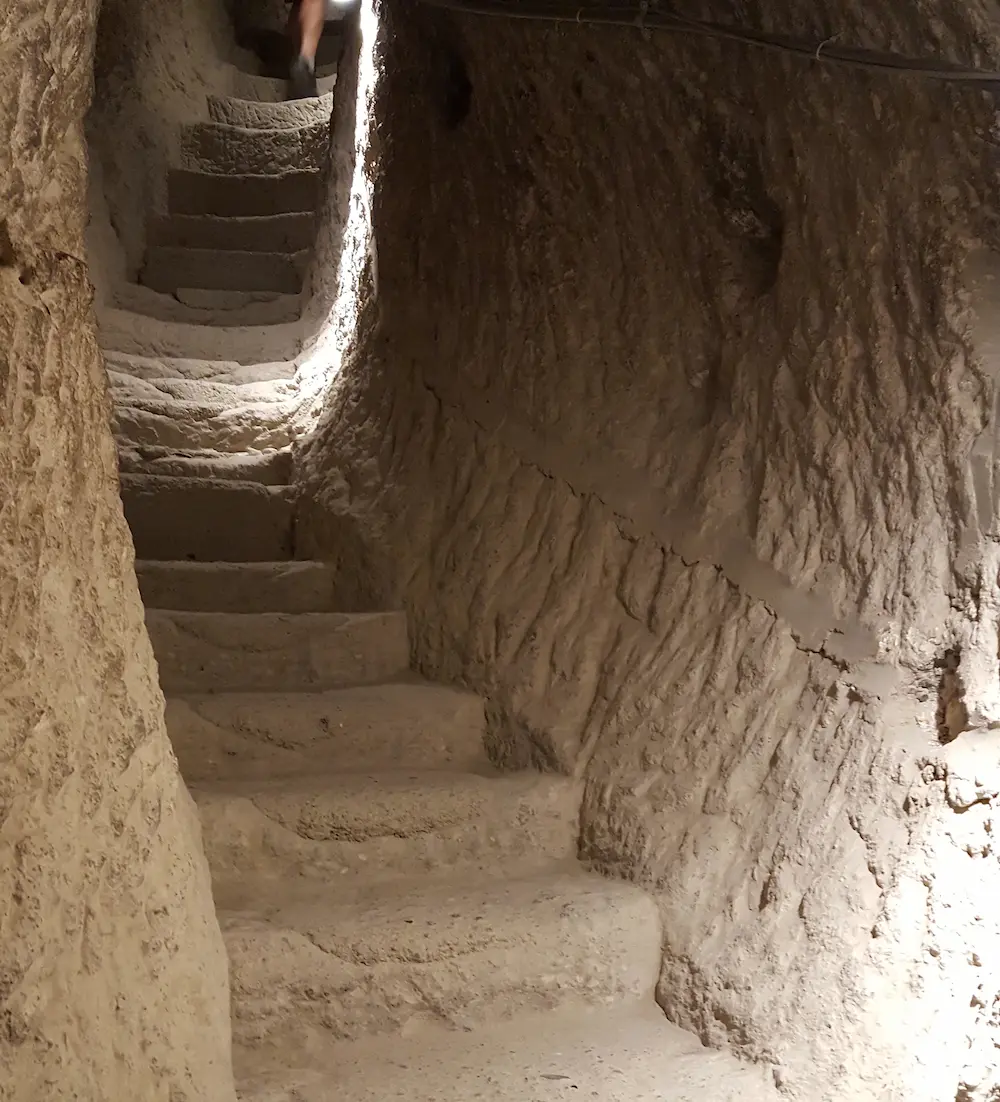 Tunnel in der Höhlenstadt Vardzia